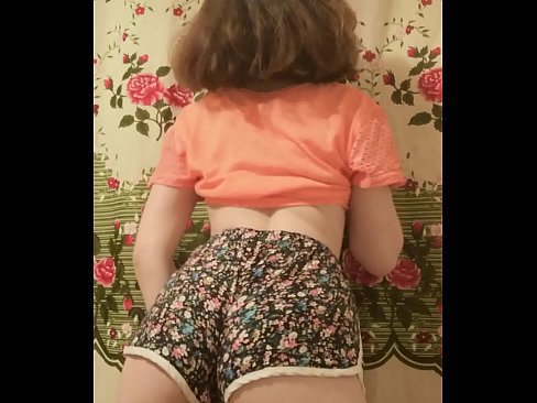 ❤️ Sexy jonk Babe deet hir Shorts op der Kamera of Häre Porno bei eis ☑