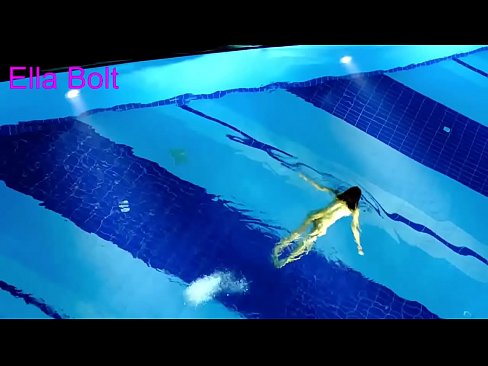 ❤️ Ech kann net ophalen ze kucken, jonk Blond gefaange schwammen plakeg am ELLA BOLT Resort Pool Häre Porno bei eis ☑