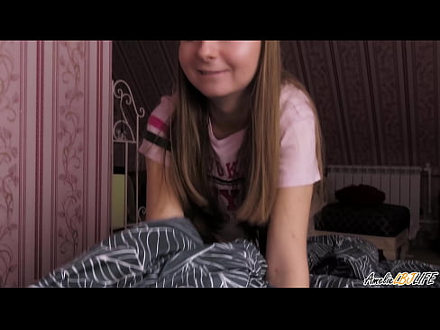 ❤️ Blondie suckelt hir BFF's déif a kritt Cum an hirem Mond Häre Porno bei eis ☑