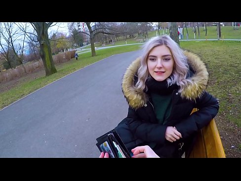 ❤️ Drénkt e Frieme säi waarme Spuer fir Suen - Blowjob am Park vum Eva Elfie Häre Porno bei eis ☑